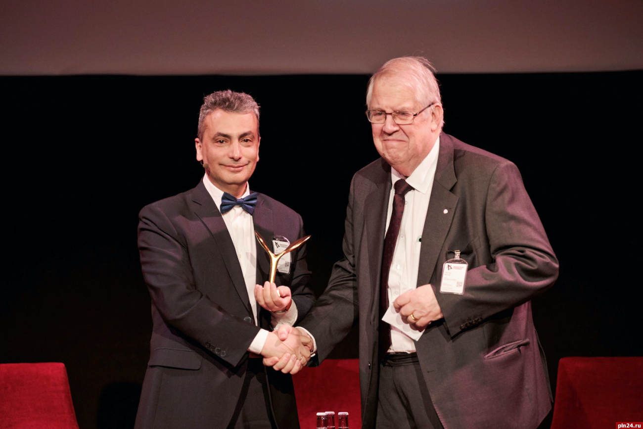 Льва Шлосберга наградили премией Гилеля Сторча за вклад в продвижение гуманистических ценностей