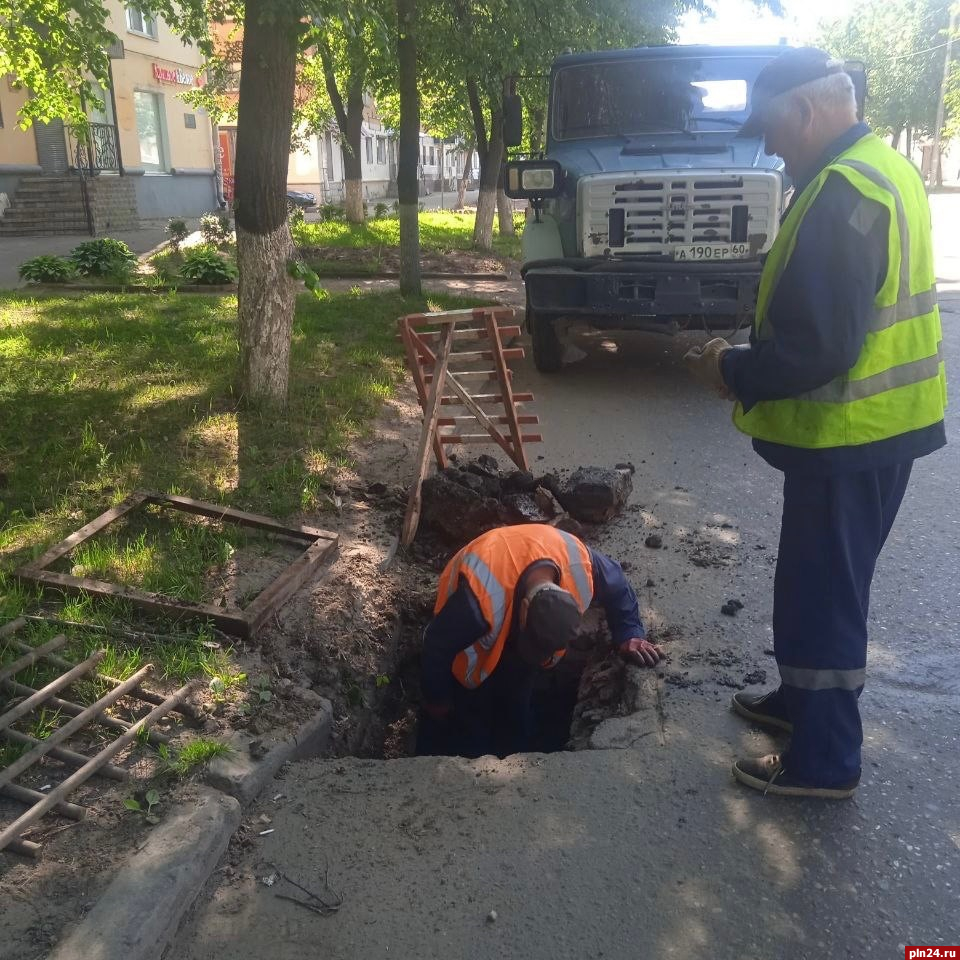 Отчет о работах по содержанию территории Великих Лук за день опубликовала  администрация : Псковская Лента Новостей / ПЛН