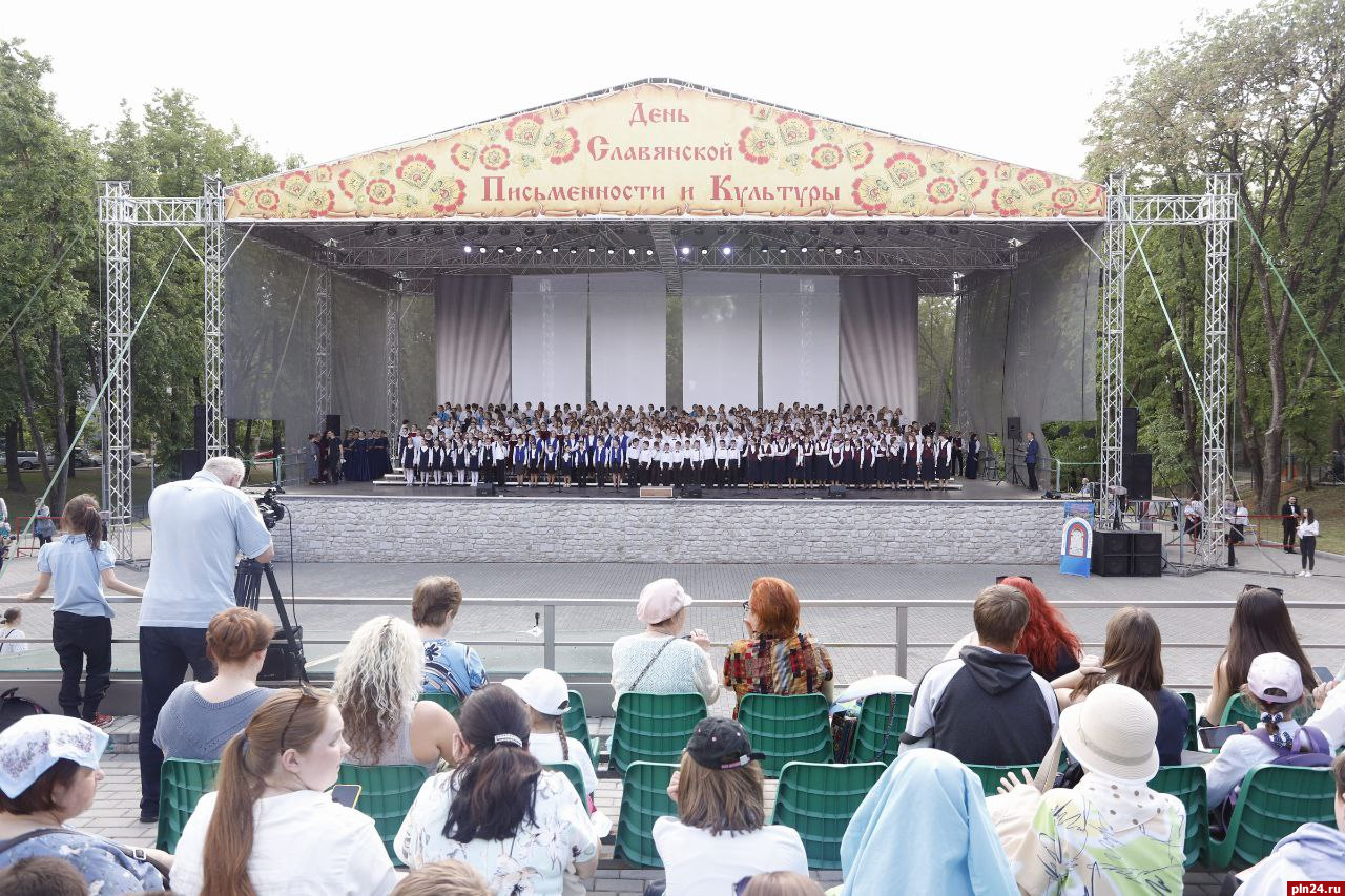 Детский хоровой праздник проходит в Пскове. ФОТО