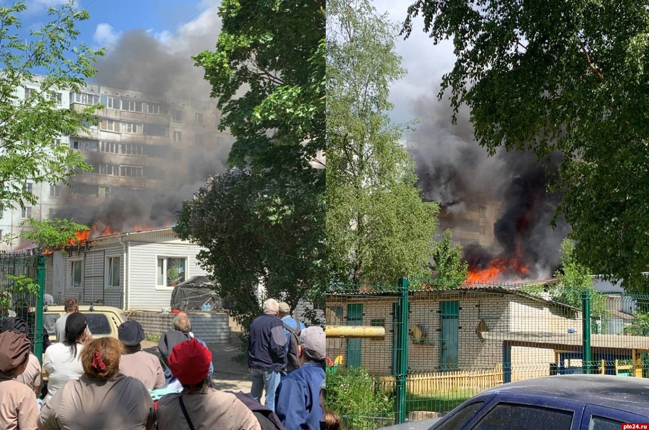 Работникам охваченного огнем ресторана «Калейдоскоп» в Пскове пришлось выбивать ногами дверь, чтобы спасти вещи