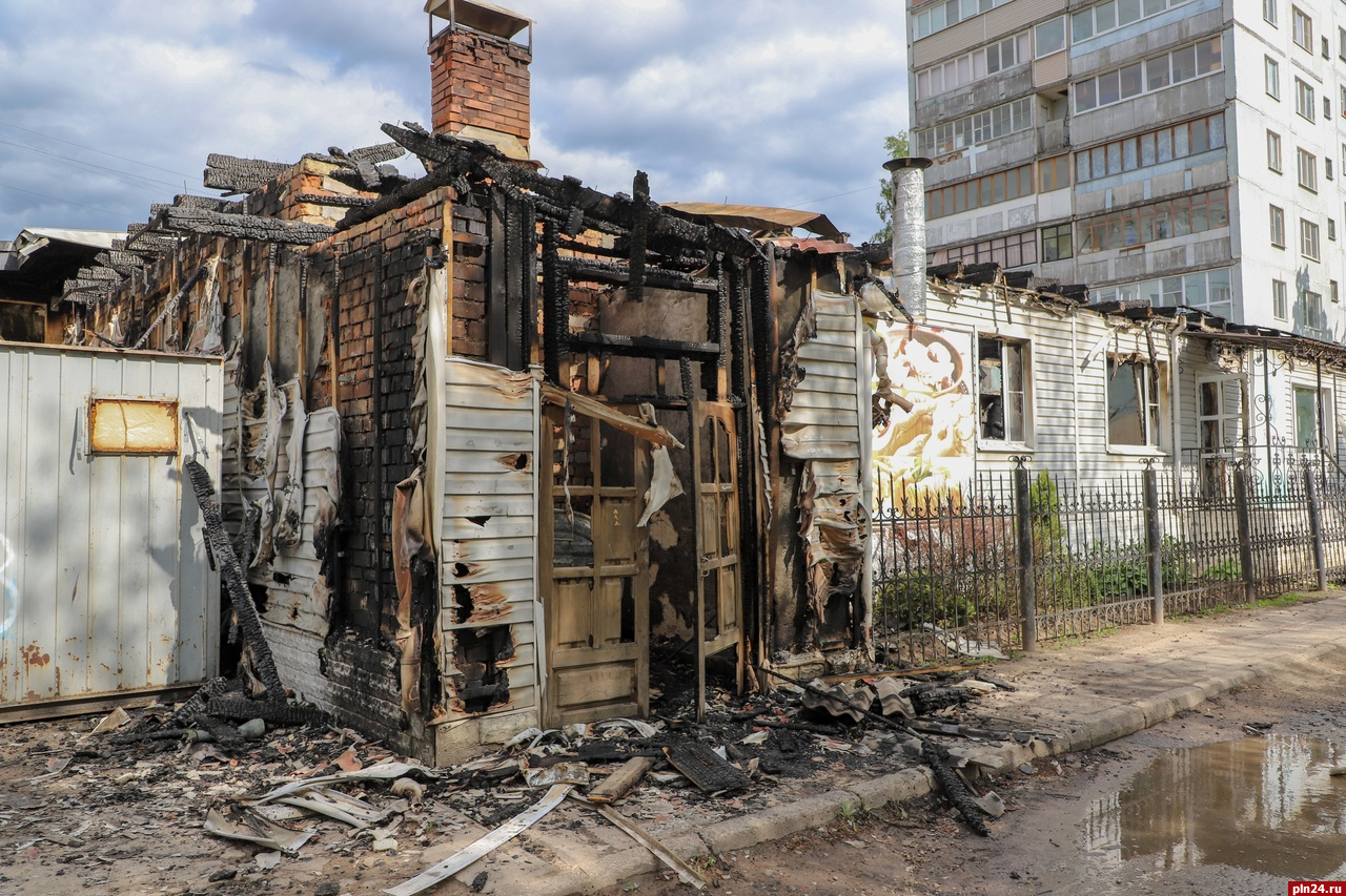 При пожаре в псковском «Калейдоскопе» полицейские вывели жильцов соседней многоэтажки