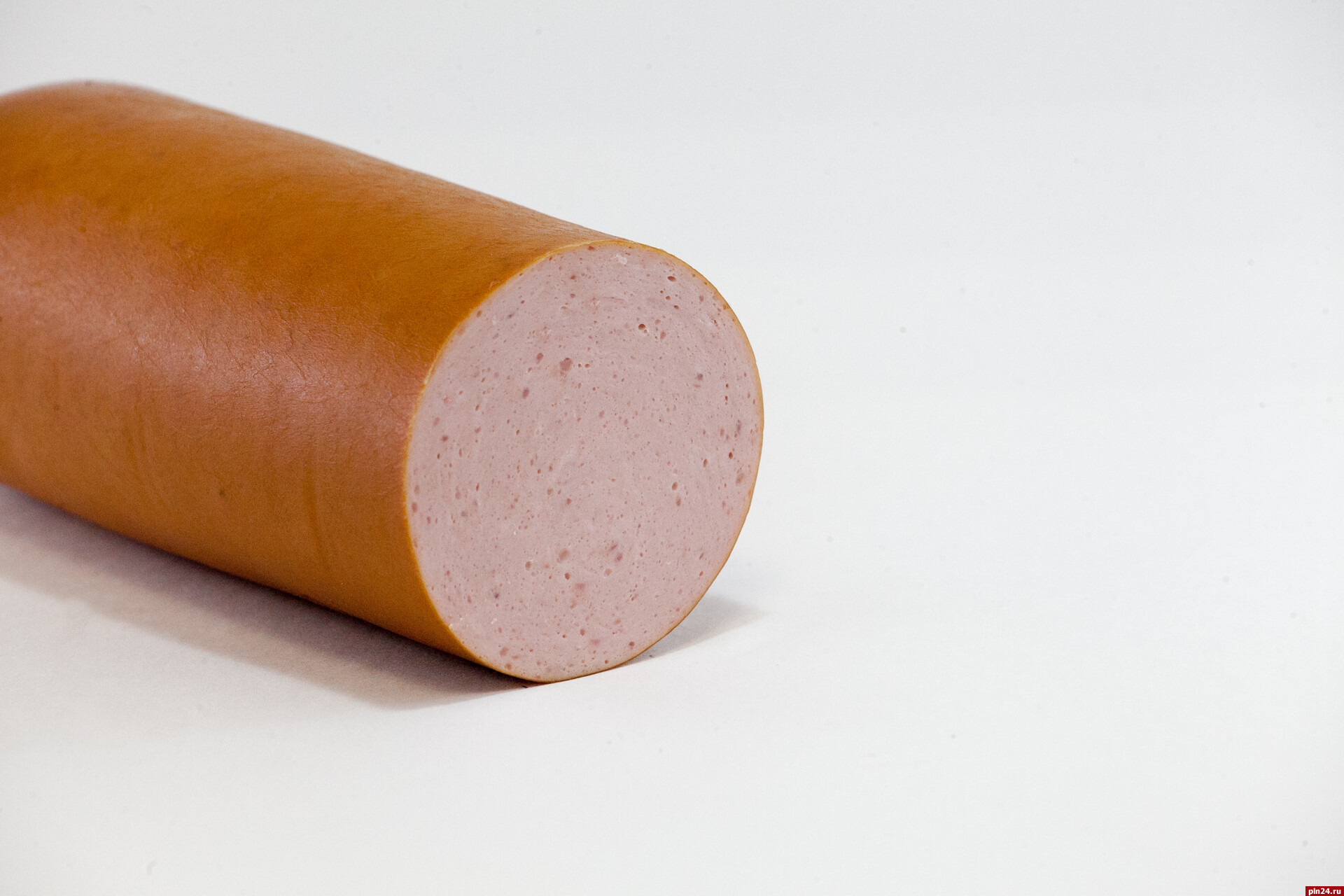 Вредные бактерии нашли в произведенной в Пскове куриной колбасе