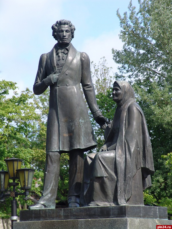 Псковскому памятнику «Пушкин и крестьянка» исполнилось 40 лет