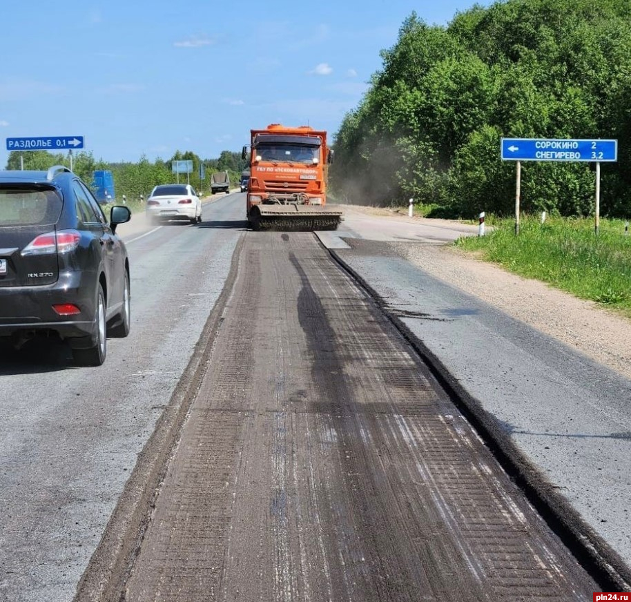 Продолжается ремонт трассы Псков – Кислово – Палкино. ФОТО