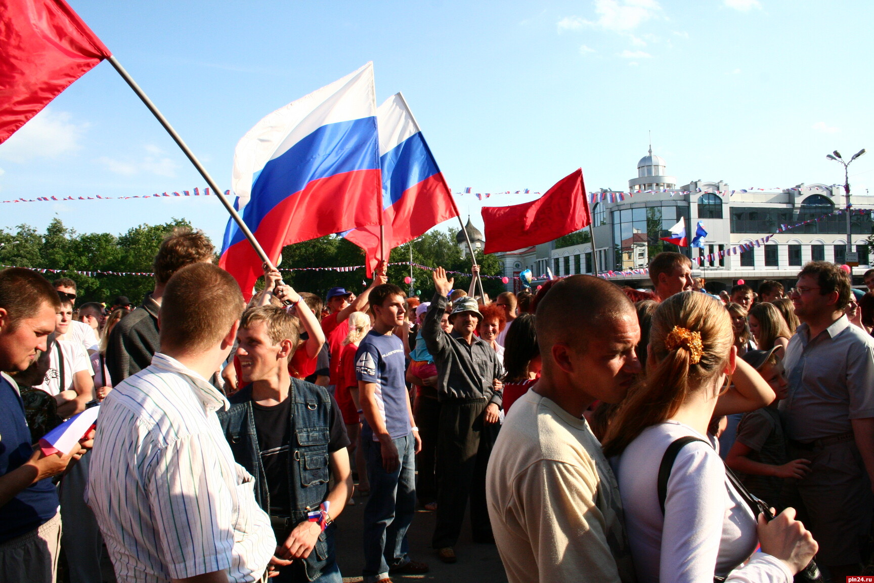 День России празднуют 12 июня