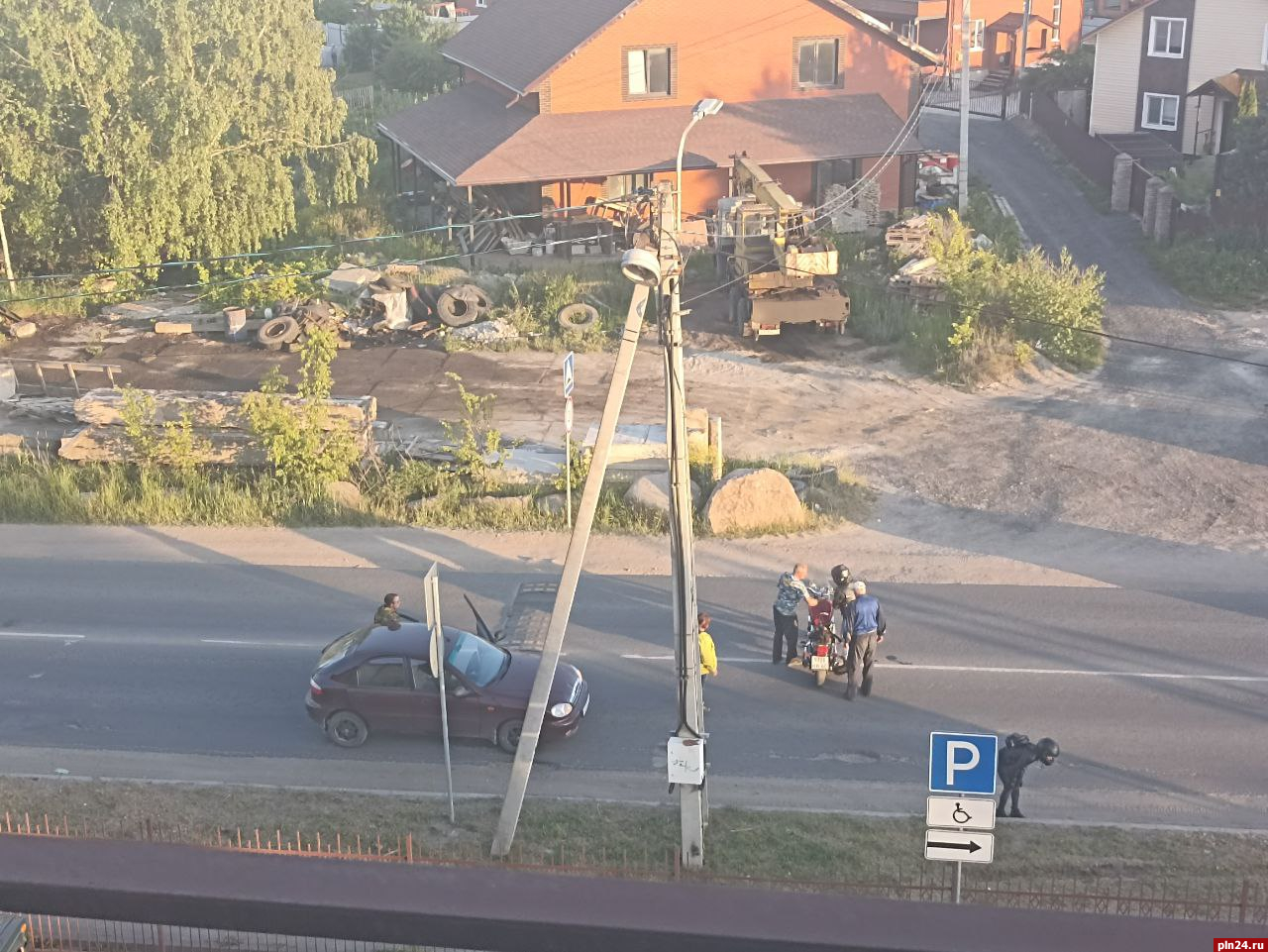 ДТП с участием легкового автомобиля и мотоцикла произошло в Пскове
