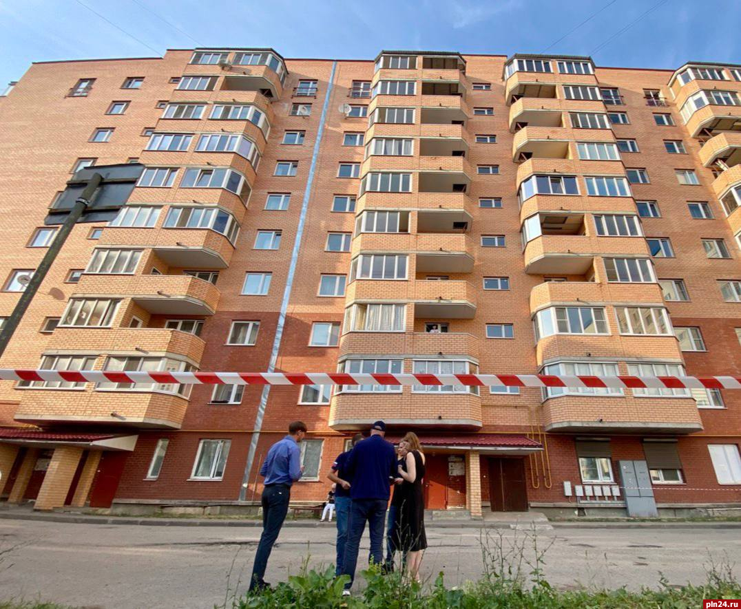 Усилилась деформация фасада дома №32 на улице Юбилейной в Пскове. ФОТО