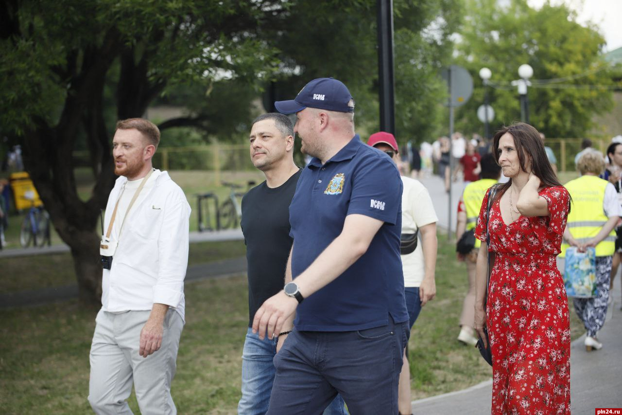 Губернатор и глава Пскова посетили ярмарку «Виноград». ФОТО
