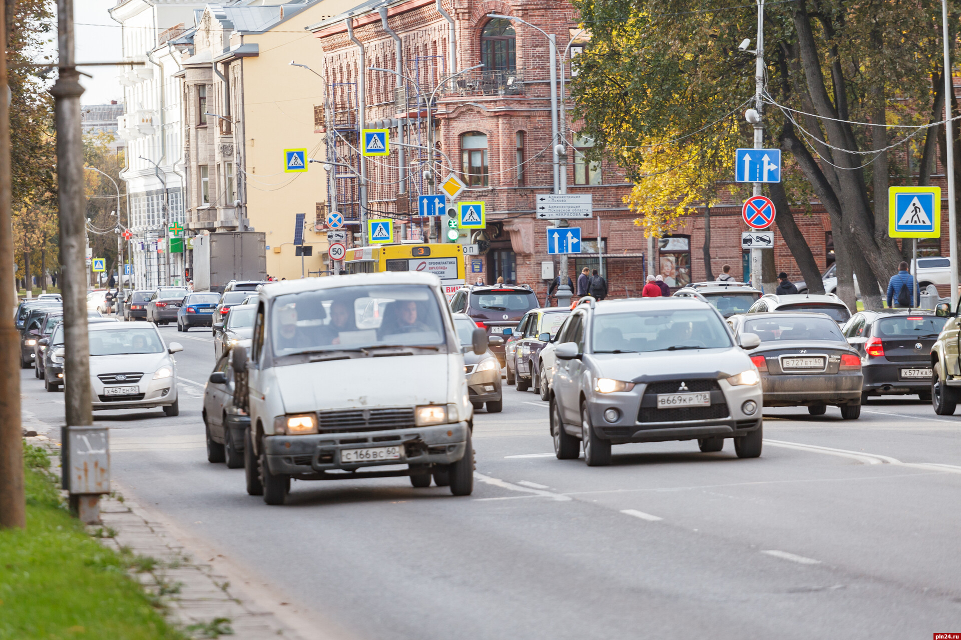 Александр Грацкий: Синхронизация светофоров на Октябрьском проспекте поможет избежать транспортного коллапса