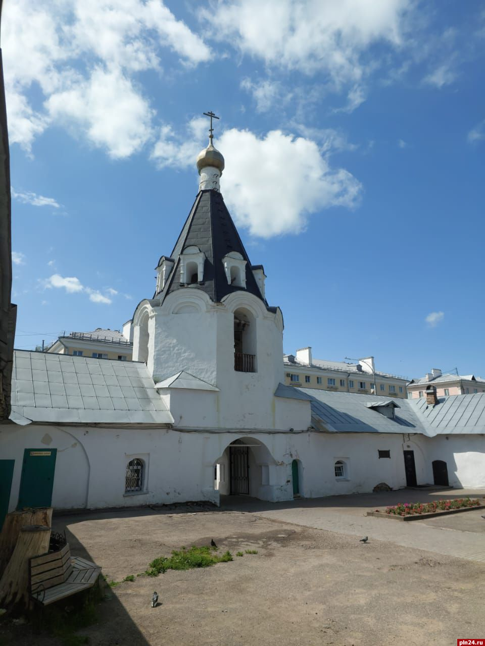 Разметку зондажей завершили в церкви Архангела Михаила в Пскове