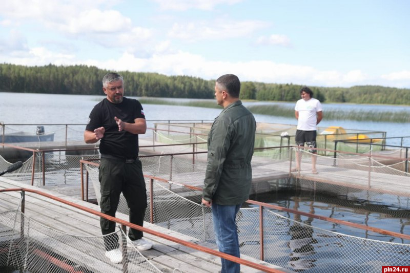 Михаил Ведерников посетил единственное в Псковской области хозяйство, специализирующееся на аквакультуре