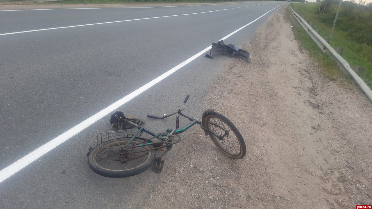 Велосипедиста госпитализировали в результате ДТП в Куньинском районе