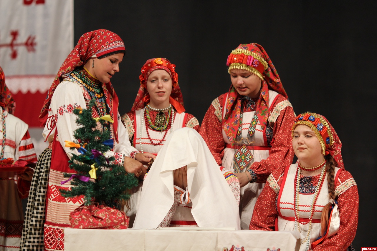 Фольклорный фестиваль «Псковские жемчужины» прошел в Пушкинском заповеднике