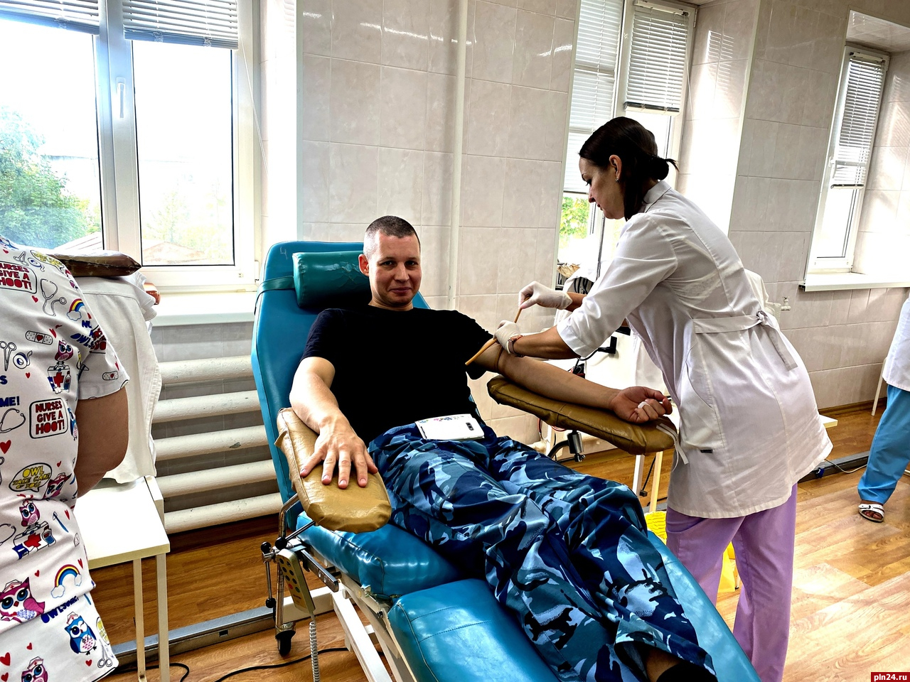 Сотрудники УФСИН провели акцию на станции переливания крови в Пскове