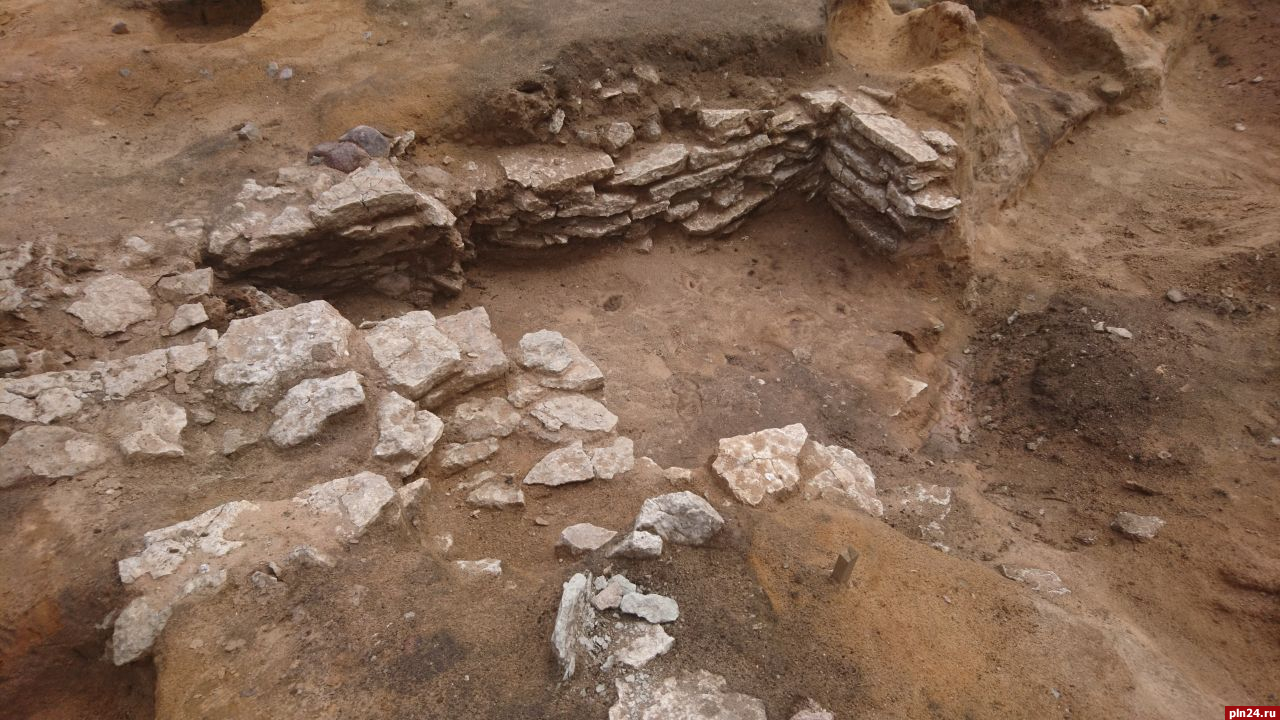 Остатки кельи обнаружили археологи при раскопках на Плехановском посаде в Пскове
