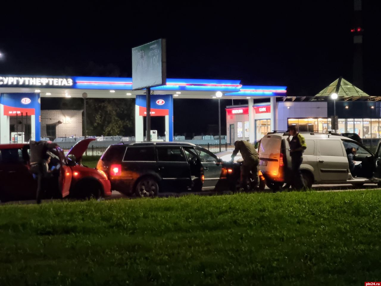 Suzuki, Volkswagen и LADA попали в ДТП на Рижском проспекте в Пскове. ФОТО
