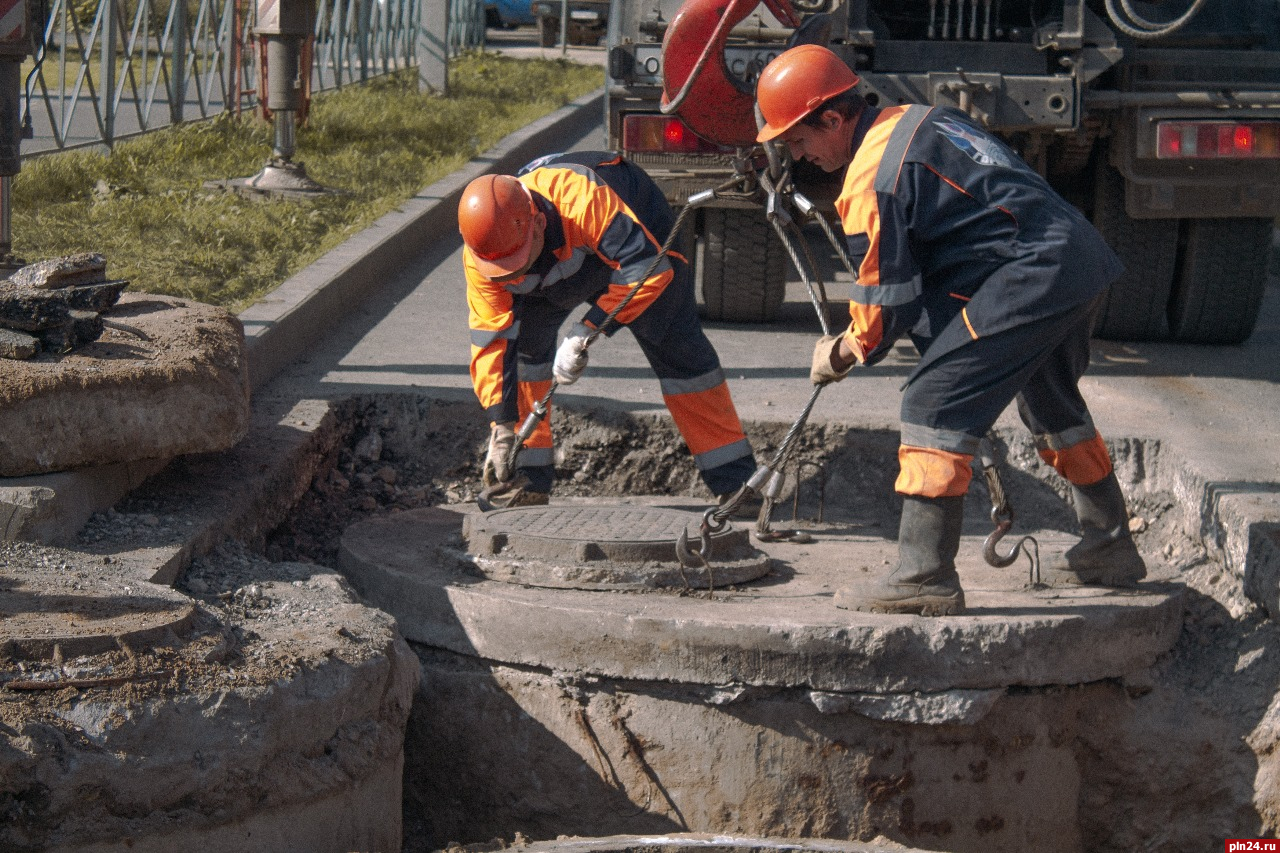 Крупный водопроводный узел и три запорных арматуры обновили на улице Юбилейной в Пскове