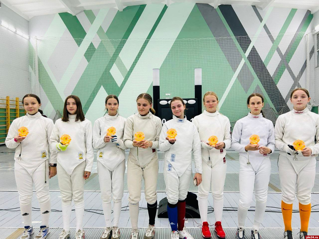 Псковские спортсменки прияли участие в всероссийском турнире по фехтованию