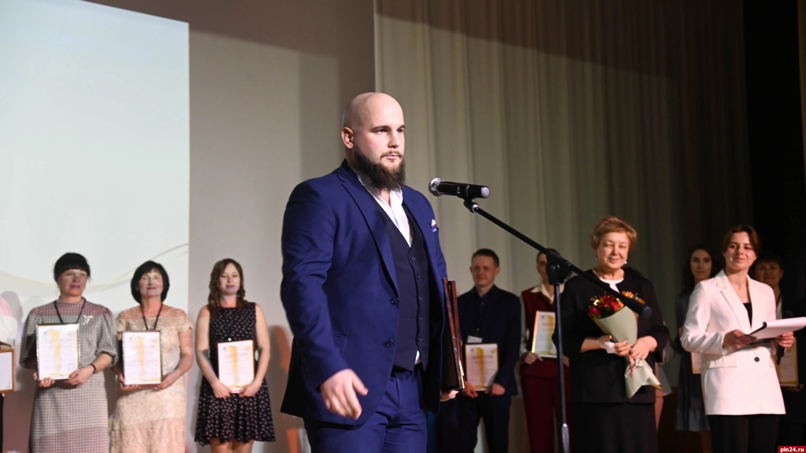 губернский смоленск награждение учителей 2023 фото