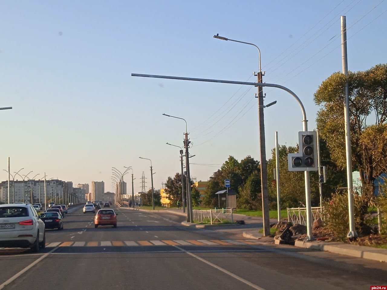 Фотофакт: Светофор на улице Чудской оборудовали допсекцией для поворота налево