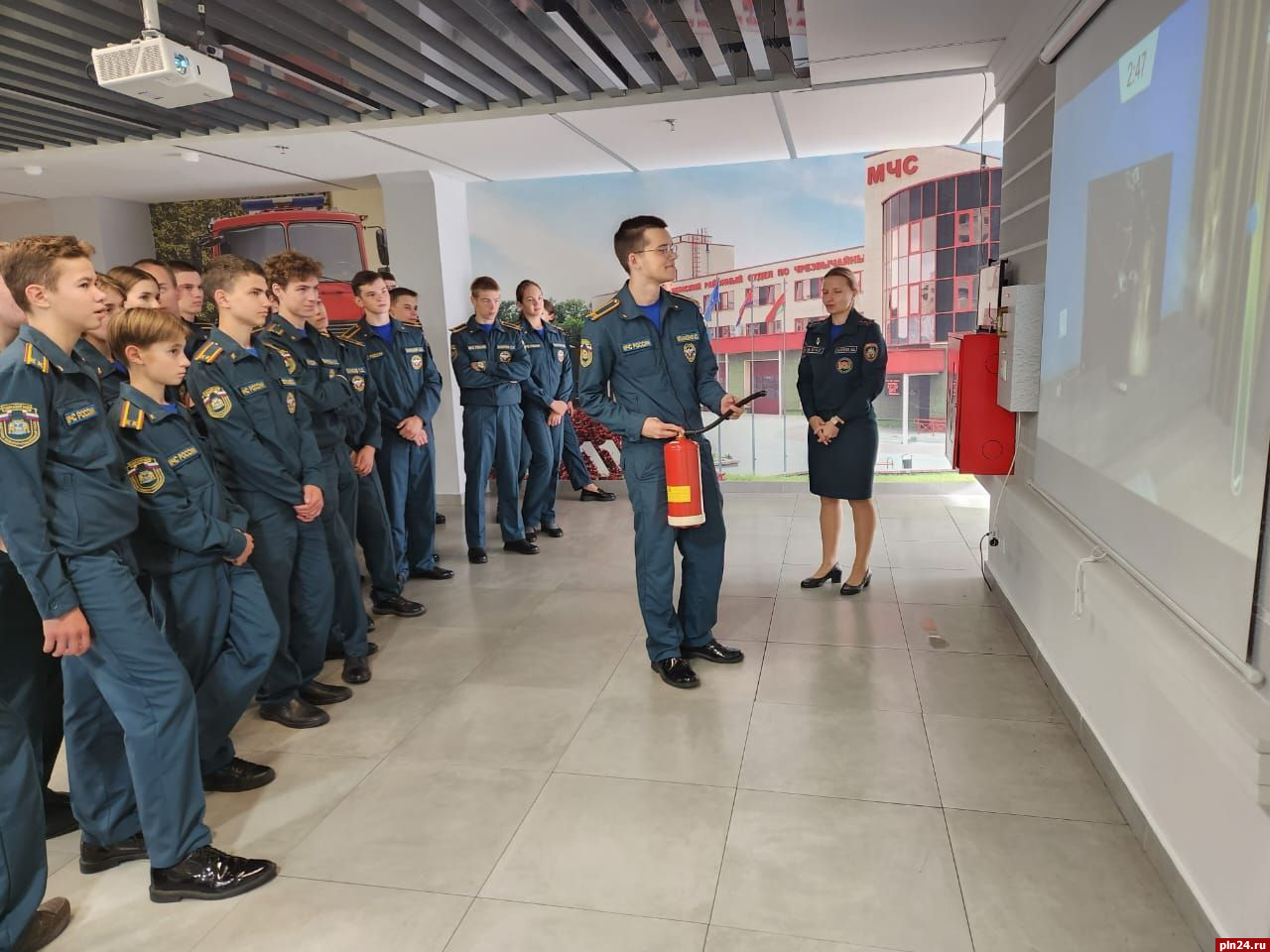 Псковские кадеты познакомились с работой образовательного центра МЧС Беларуси