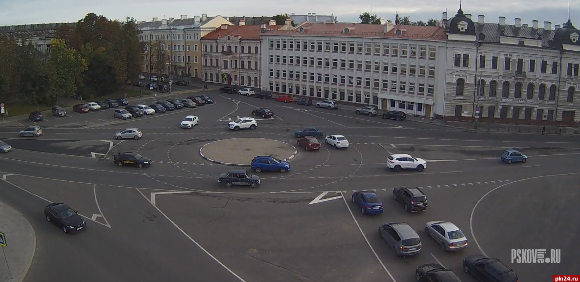 ДТП затрудняет движение по «кольцу» в центре Пскова