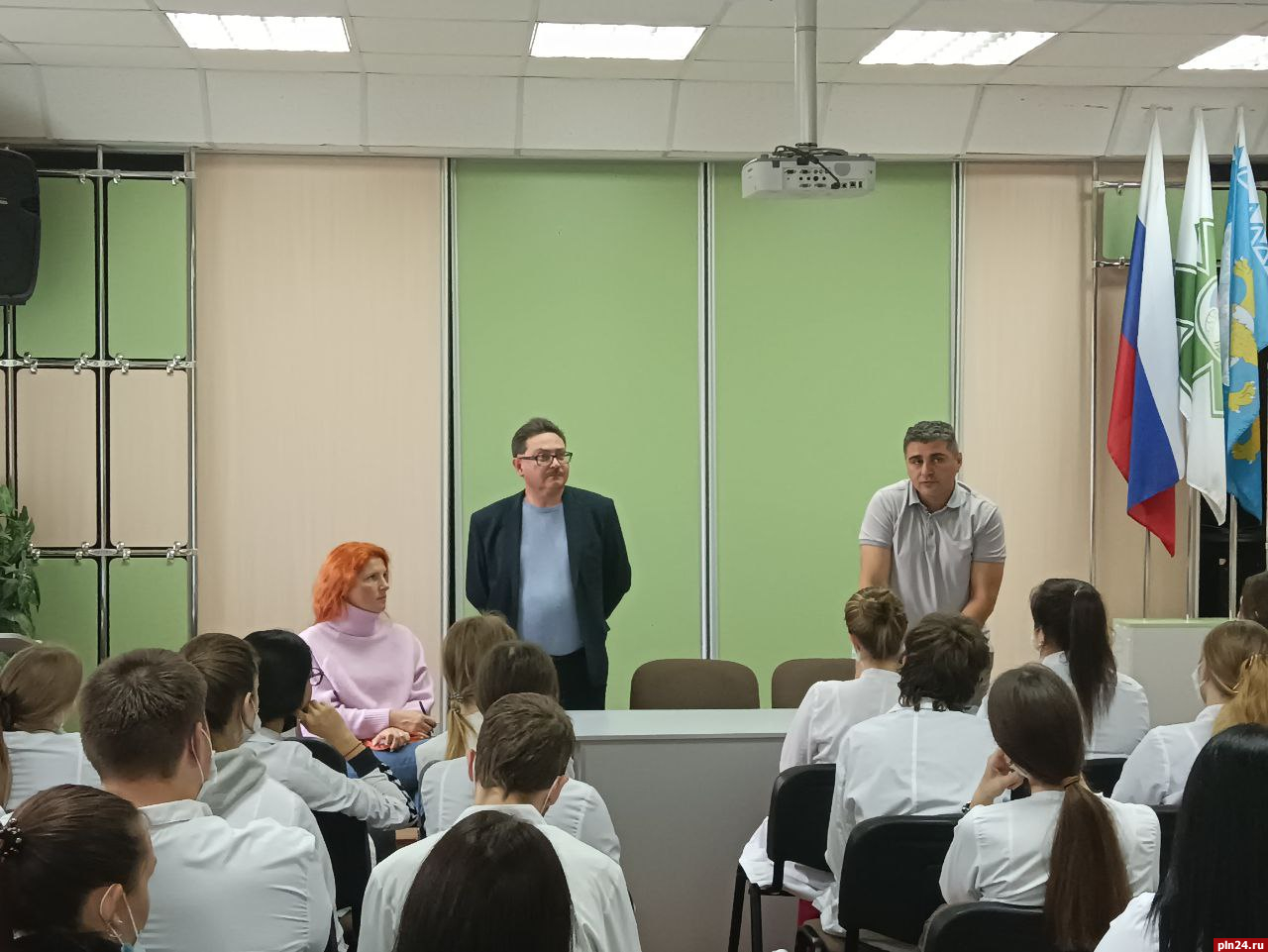 Великолукские студенты встретились с представителями Псковской станции скорой помощи