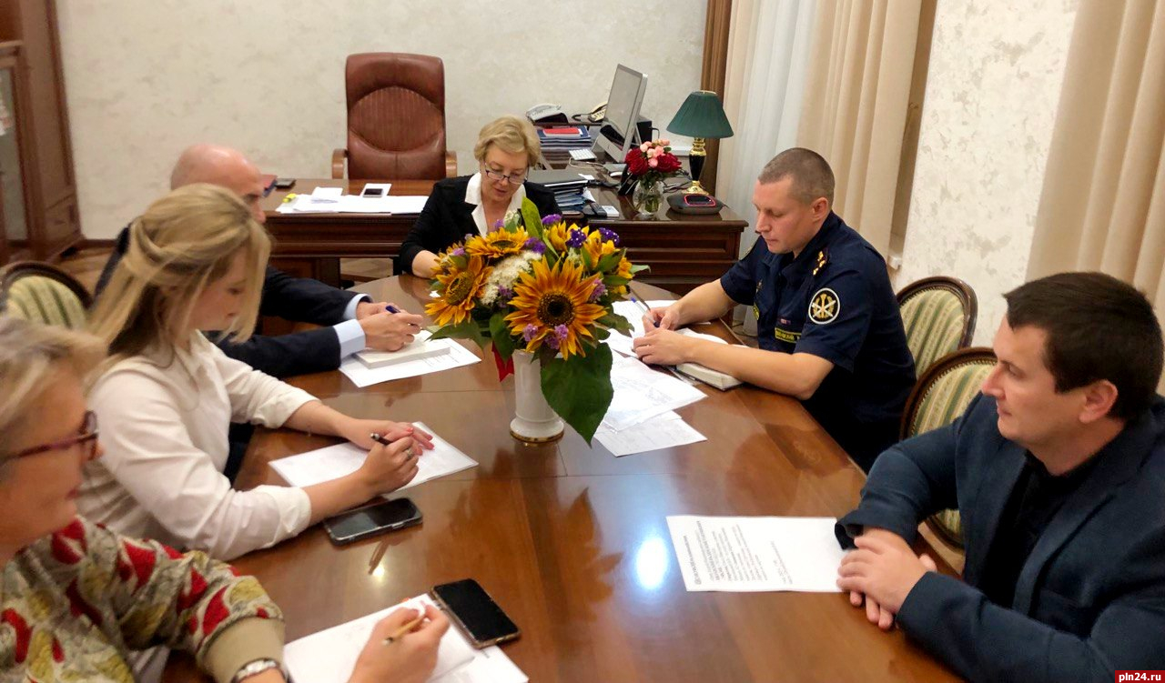 Создание рабочих мест для осуждённых обсудили в правительстве Псковской области