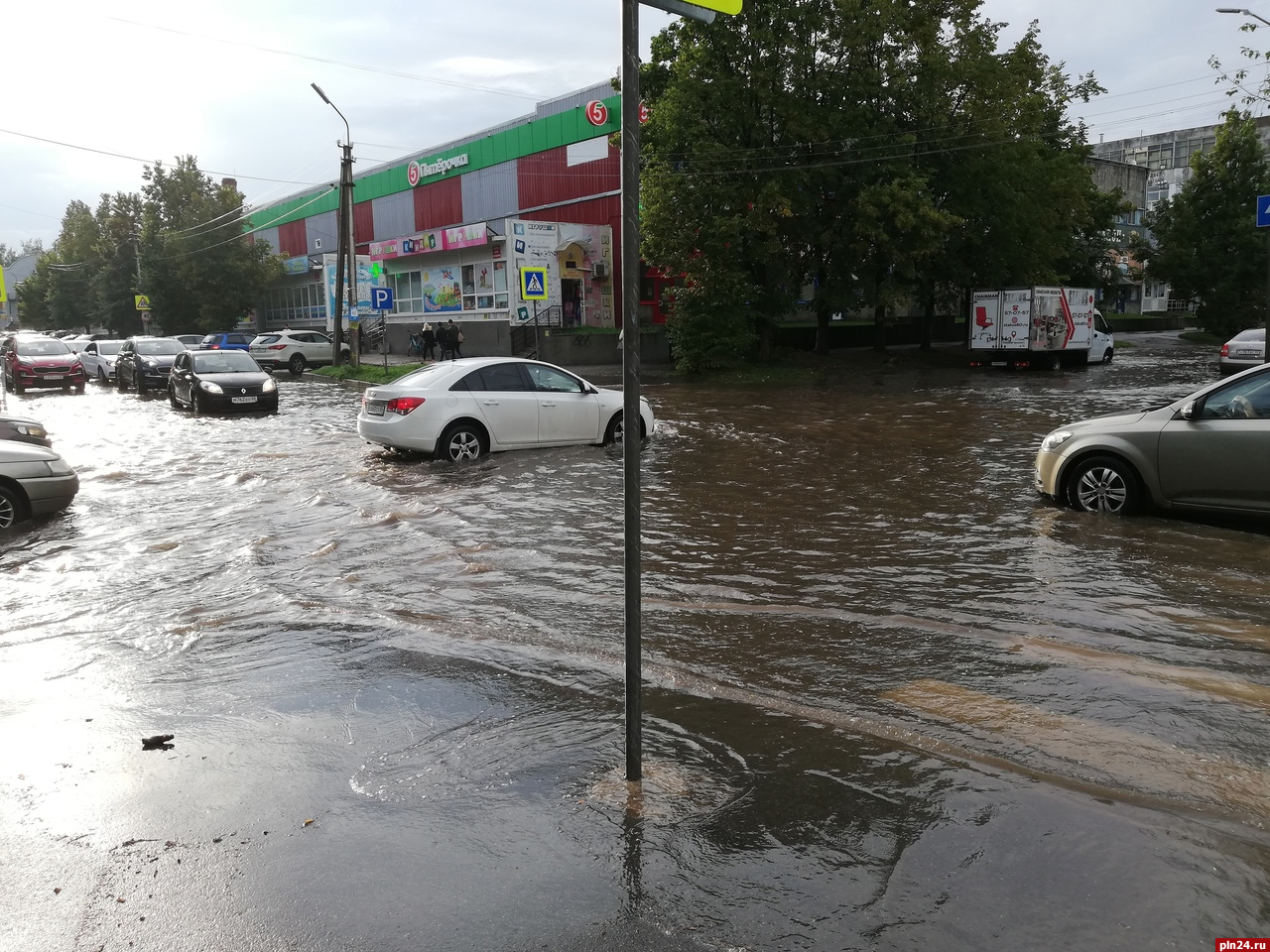 Дневной дозор»: почему ливневки в Пскове не справляются с потоками воды? :  Псковская Лента Новостей / ПЛН