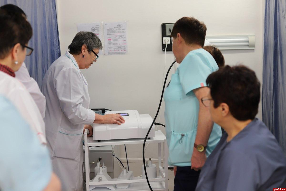 Новый аппарат для микроволновой терапии поступил в псковскую областную больницу