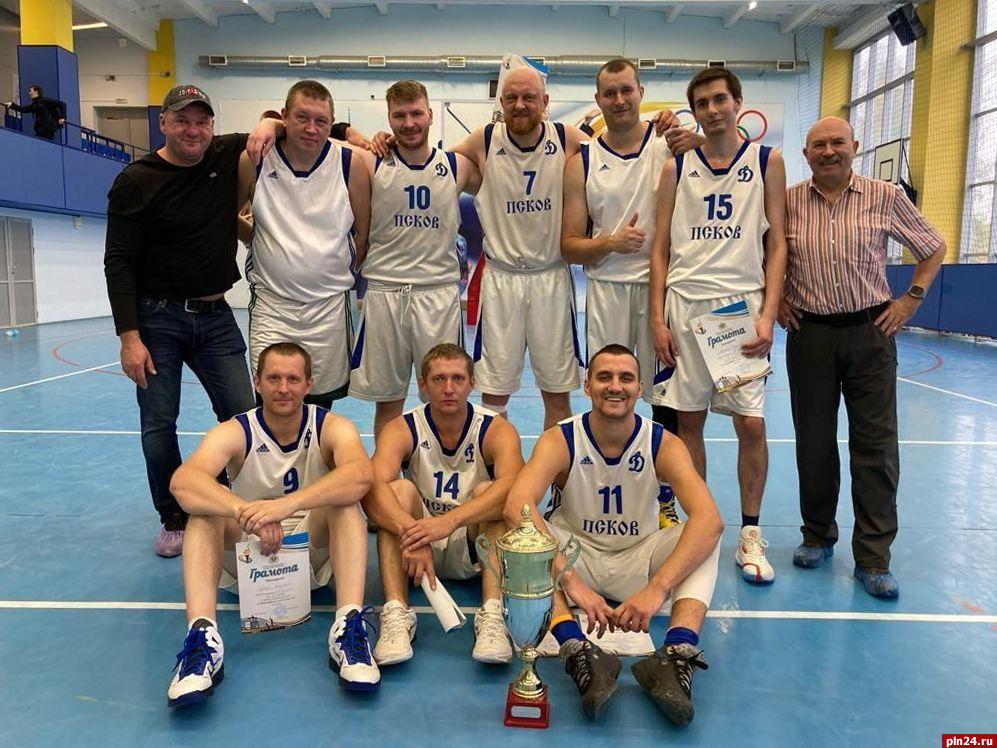 Кубок города Пскова по баскетболу собрал 16 команд-участников