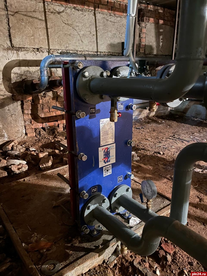 Капремонт системы горячего водоснабжения завершили в многоквартирном доме в Великих Луках