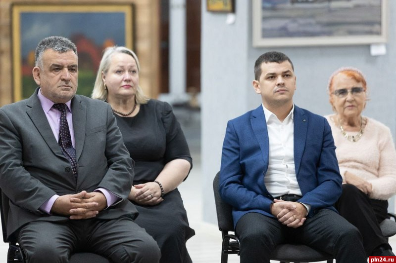 Главы национальных общественных объединений региона провели встречу в Пскове