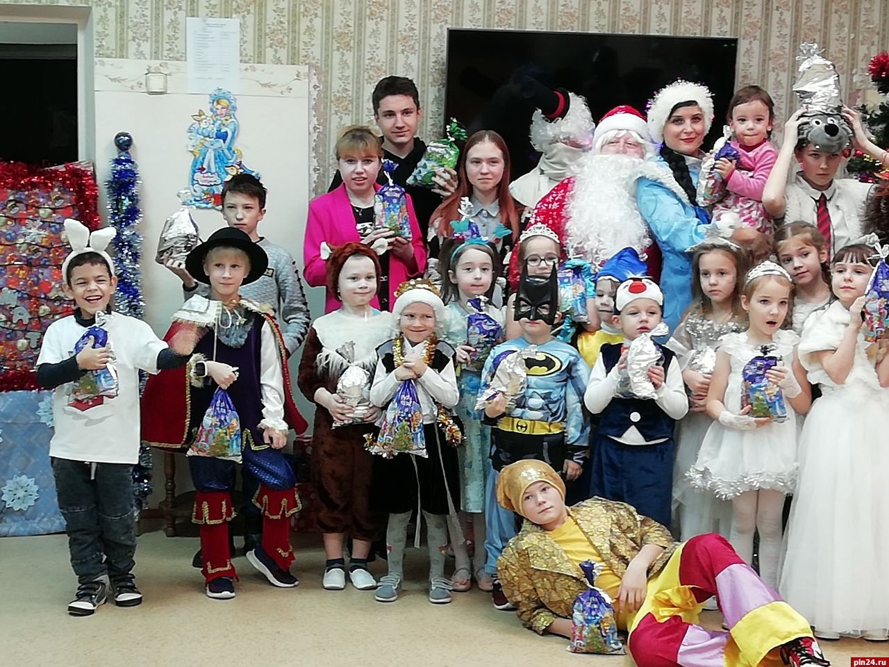 Детский фонд запускает в Псковской области акцию по сбору подарков к Новому году