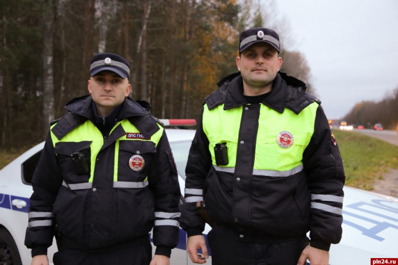 В Псковской области полицейские помогли беременной женщине, нуждающейся в экстренной помощи