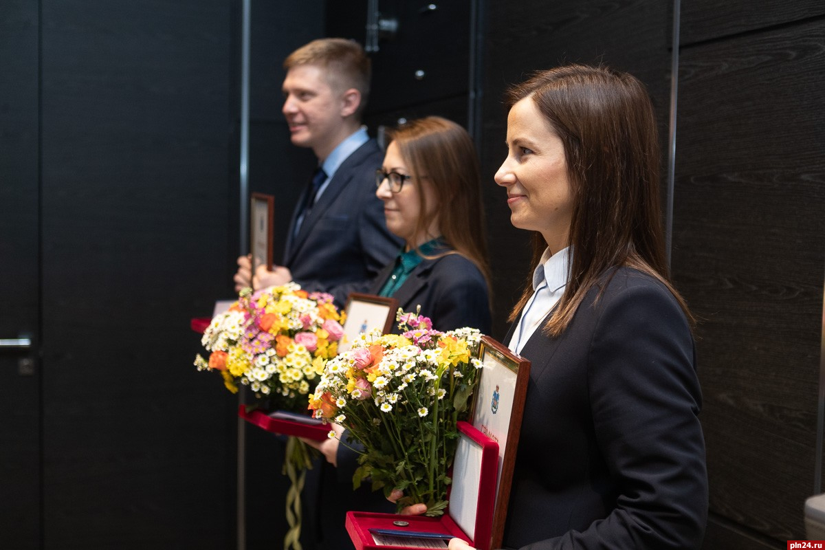 Михаил Ведерников поздравил победителей регионального конкурса «Лучший государственный гражданский служащий»