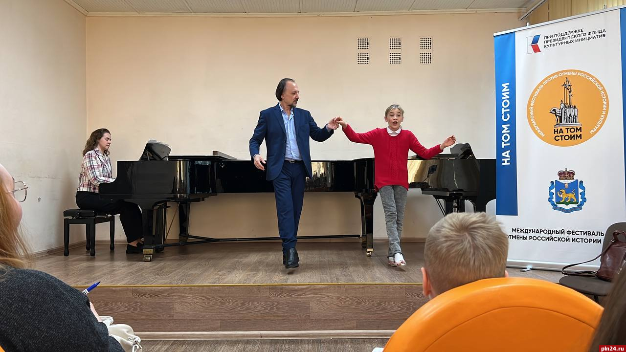 Мастер-класс итальянского оперного певца Алессандро Сваба прошел в Псковском колледже искусств