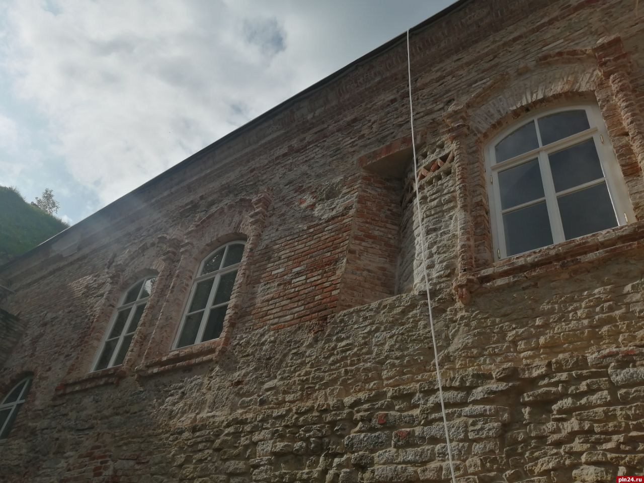 Реставрация Ризницы продолжается в Псково-Печерском монастыре