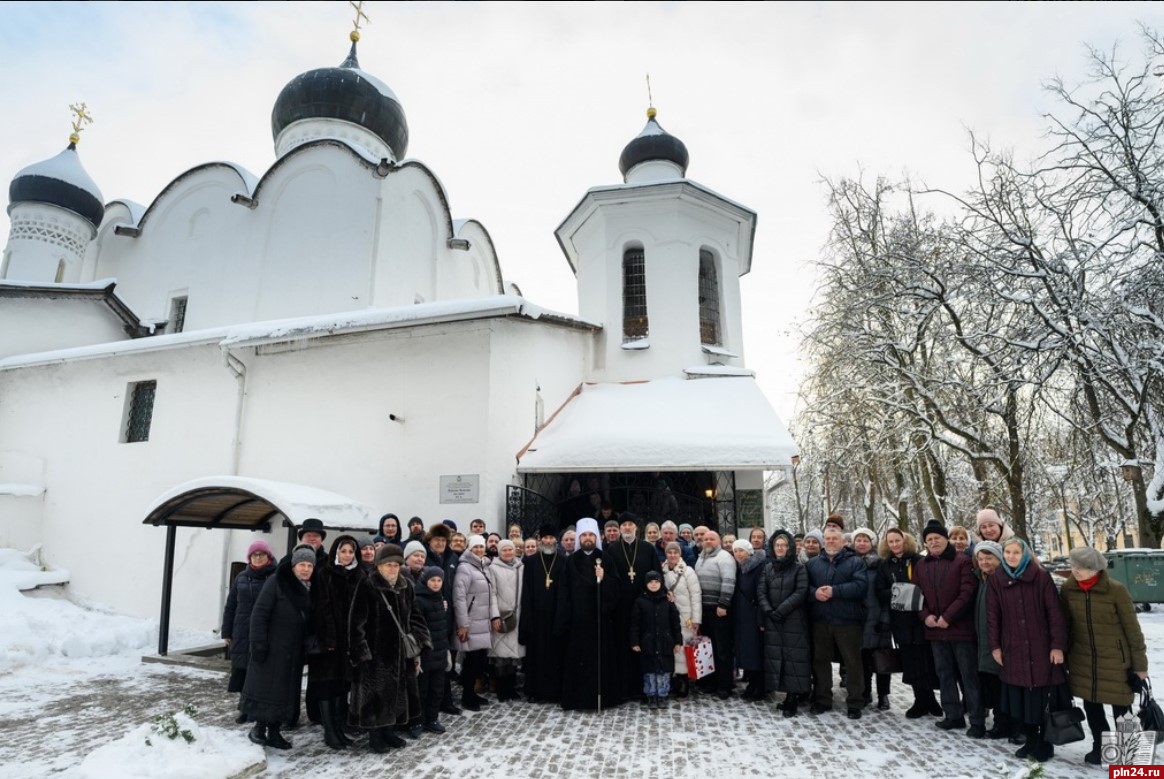 Псковская Церковь Василия зимой