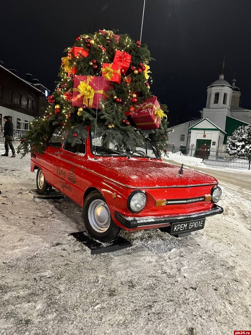 Вандалы испортили частную новогоднюю фотозону на Запсковье