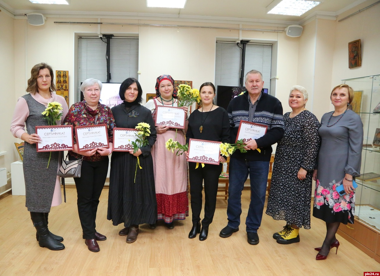 Мастерам вручили творческие премии в Псковском областном центре народного творчества