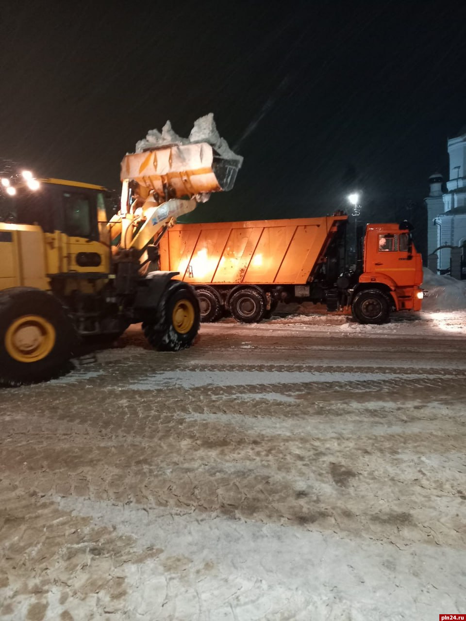 Более 500 кубометров снега вывезли из Невеля за ночь