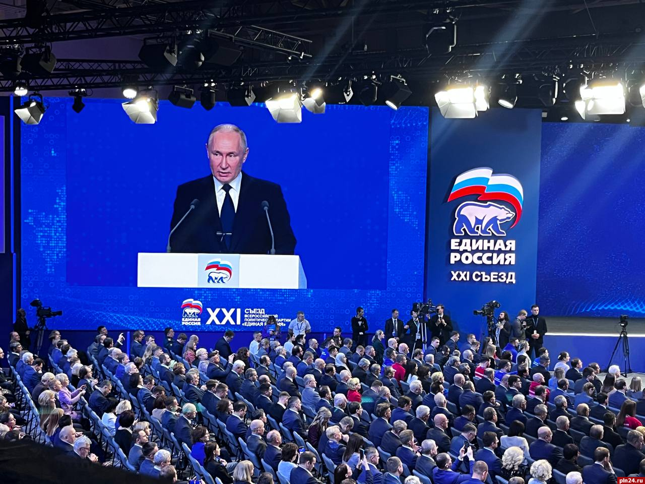 Съезд «Единой России» поддержал кандидатуру Путина на выборах президента