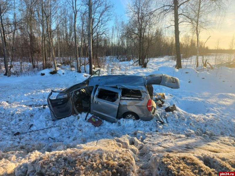 Водитель пострадал в ДТП на трассе Псков – Изборск. ФОТО