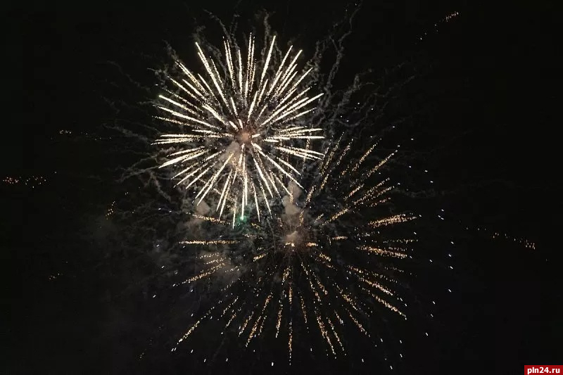 В Пскове отменили фейерверк и культурно-массовые мероприятия в новогоднюю ночь