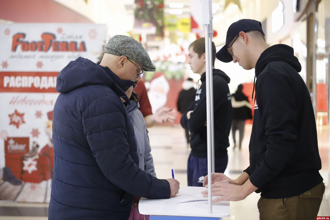 Сбор подписей за кандидатуру Путина на выборах президента стартовал в Пскове