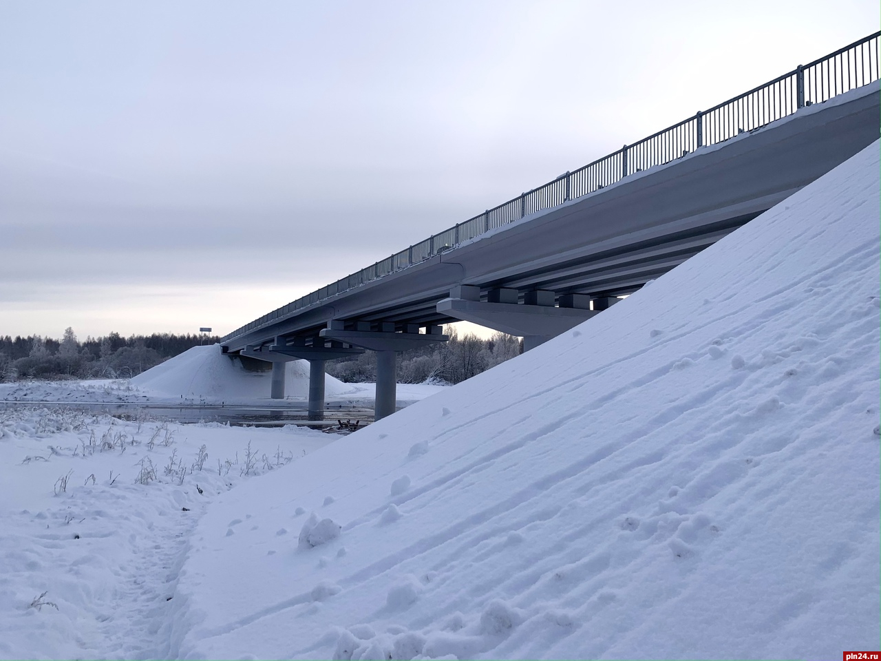 Восемь мостов на региональных и местных псковских дорогах обновили по нацпроекту