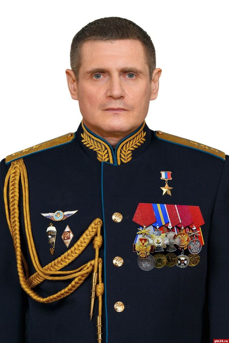 Командующий ВДВ Михаил Теплинский отмечает 55-летие