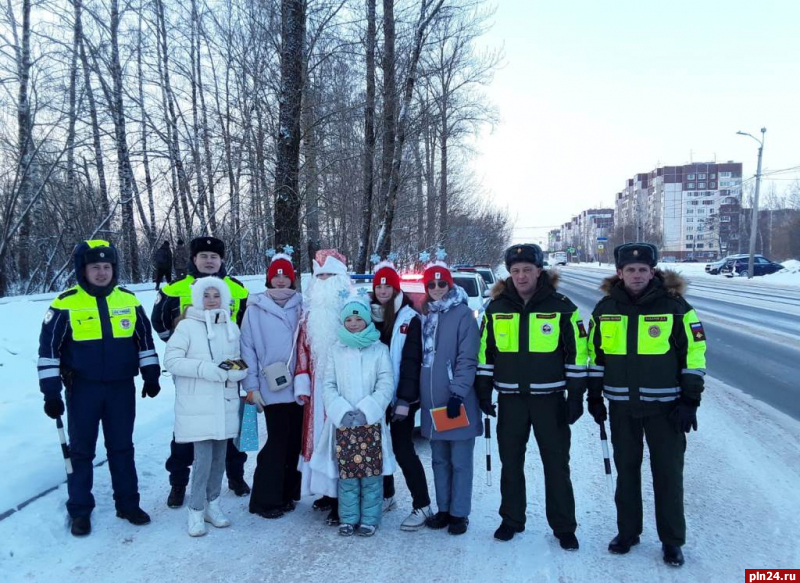 Профилактические акции провели дорожные полицейскими с детьми в Пскове