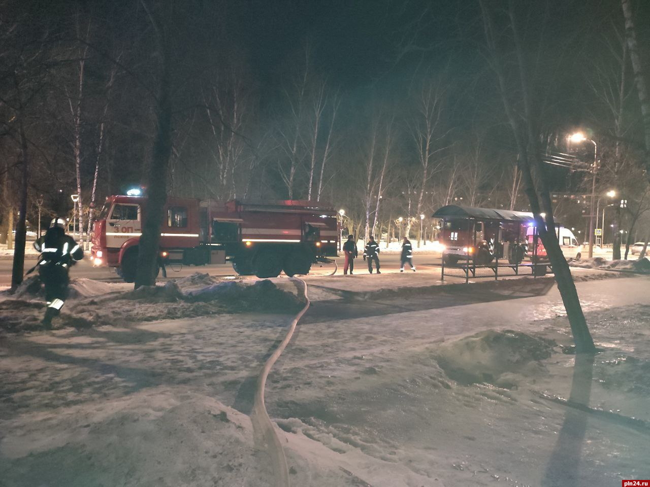 Сотрудники МЧС спасли 12 человек при тушении пожара на улице Труда в Пскове